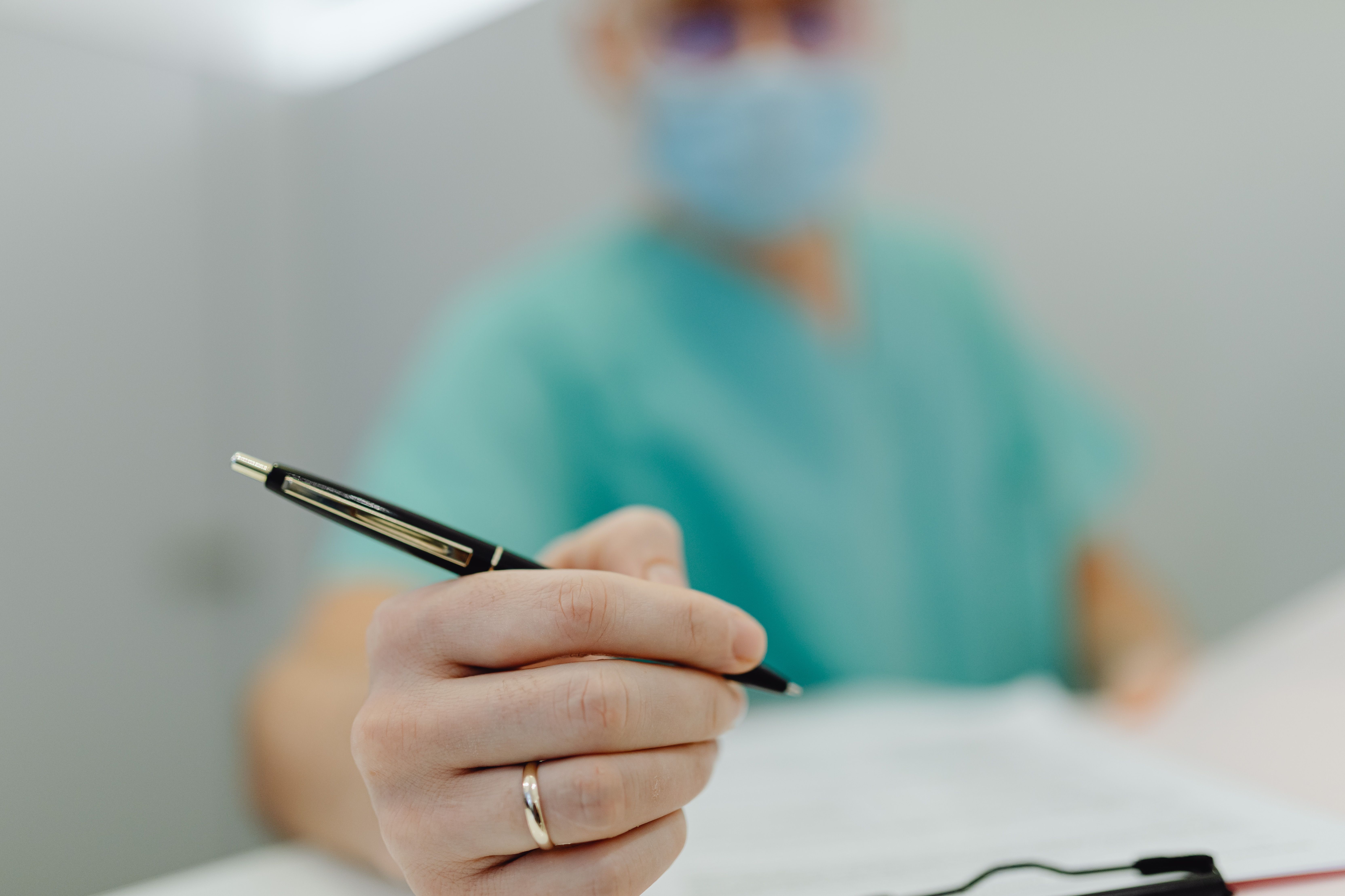 Operating theatre used for coordinated oncology second-opinion reviews.
