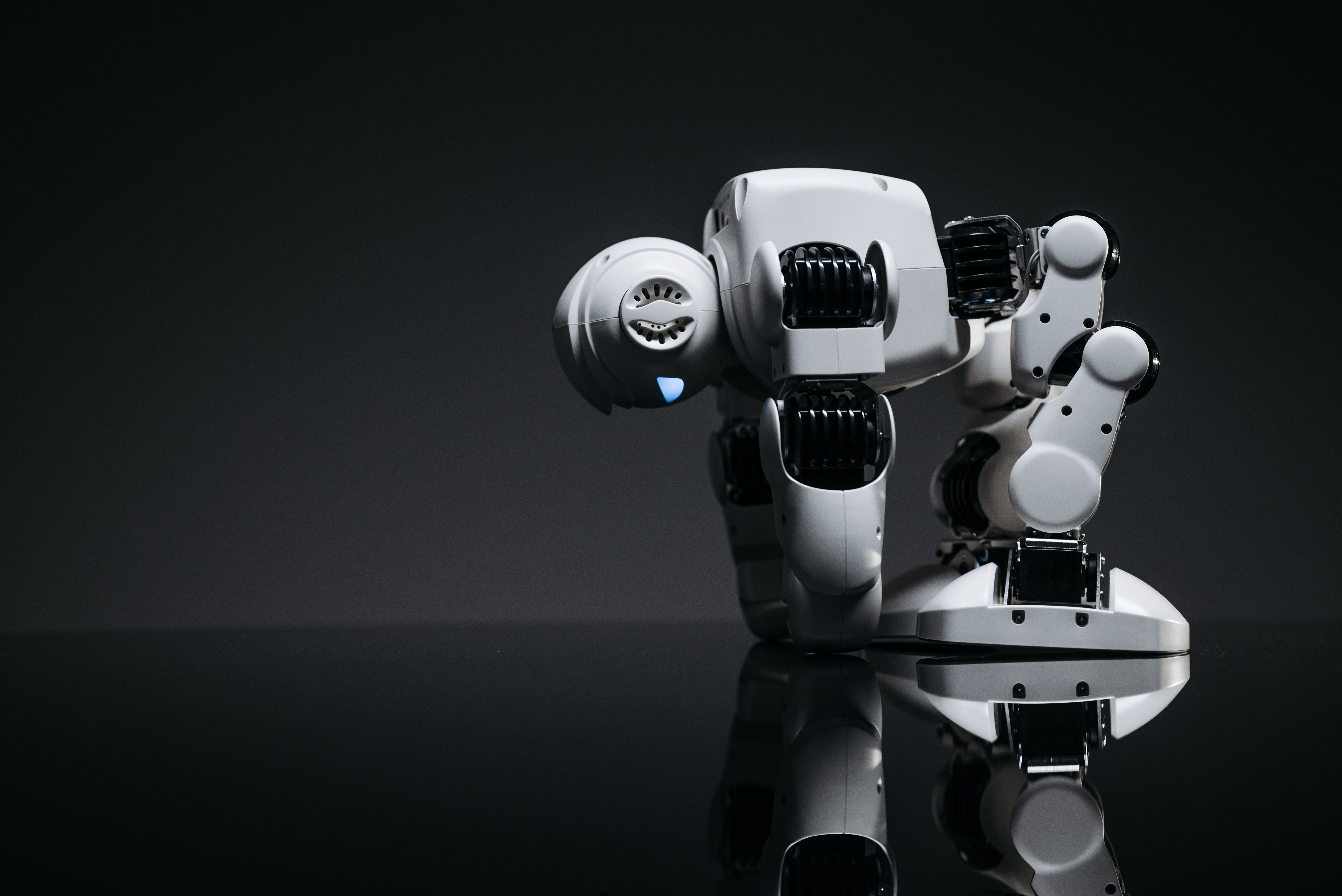 Robotic-assisted surgical system used for minimally invasive cancer procedures.